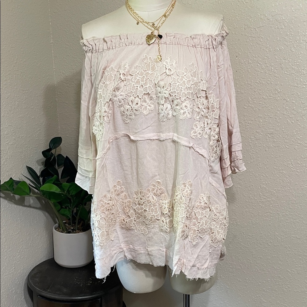POL off the shoulder lace detail top